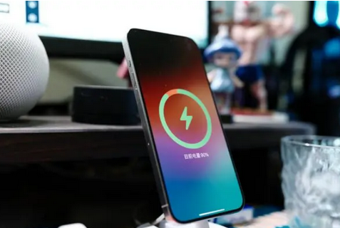 冷水江苹果15换屏服务分享用什么充电器给iPhone15充电更好 